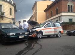 Incidente stradale, coinvolta un'automedica (inserita in galleria)