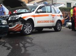 Incidente stradale, coinvolta un'automedica (inserita in galleria)