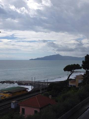 La tromba d'aria sulla spiaggia di Lavagna (inserita in galleria)