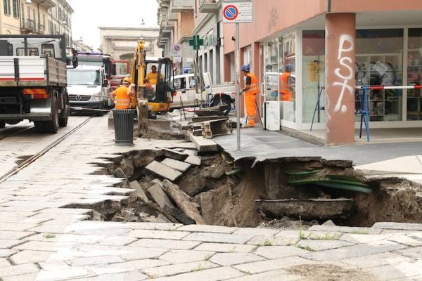 La voragine di Porta Romana (inserita in galleria)