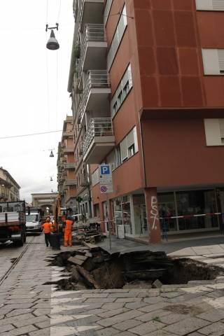 La voragine di Porta Romana (inserita in galleria)
