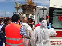 Lo sbarco dei migranti a Reggio Calabria (inserita in galleria)