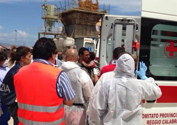 Lo sbarco dei migranti a Reggio Calabria (inserita in galleria)