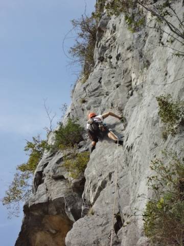 Lo spettacolo dell'arrampicata in montagna (inserita in galleria)