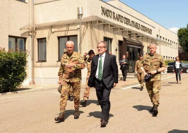 Maroni in visita alla NATO (inserita in galleria)