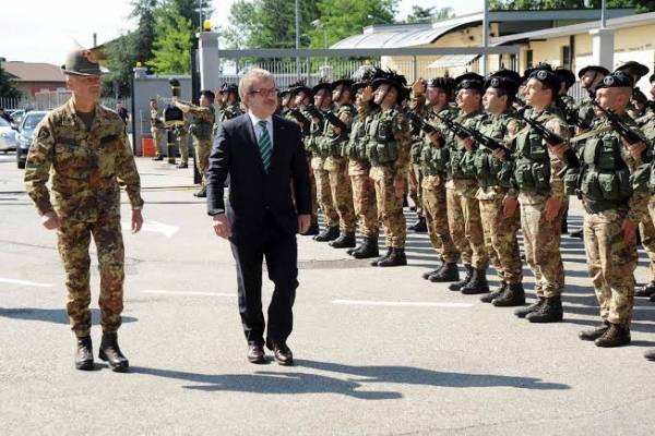 Maroni in visita alla NATO (inserita in galleria)