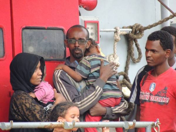 Migranti, i volti (inserita in galleria)