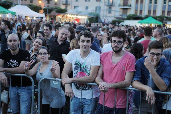 Piazza Repubblica balla con Gigi D'Agostino (inserita in galleria)
