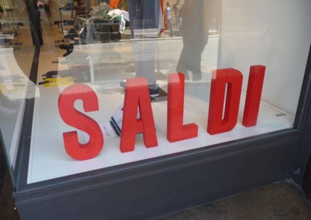 Primo giorno di saldi (inserita in galleria)