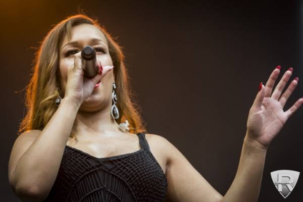 Rebecca Ferguson a Moon and Stars (inserita in galleria)