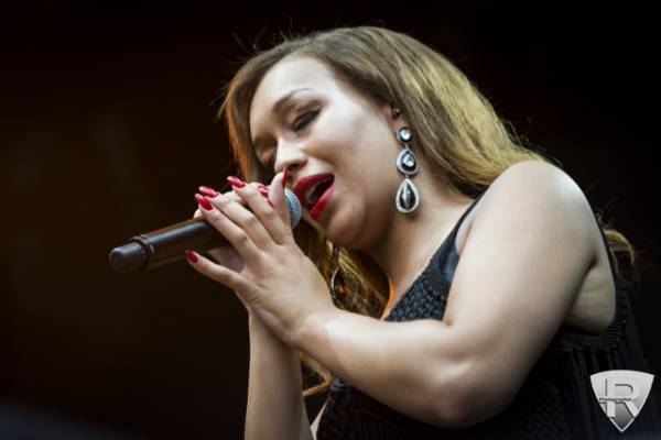 Rebecca Ferguson a Moon and Stars (inserita in galleria)