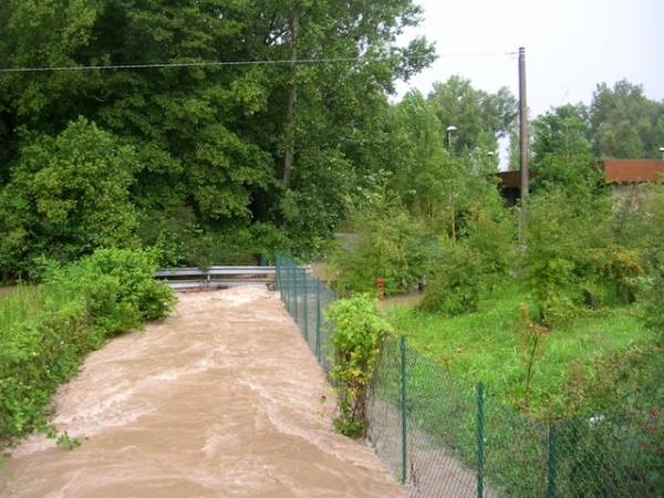 Schiranna e Capolago, allagamenti e torrente in piena (inserita in galleria)