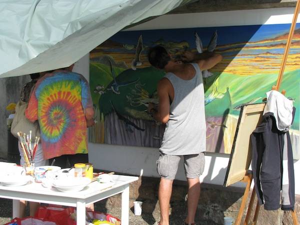 Un murales sulla parate di Villa delle Rose (inserita in galleria)