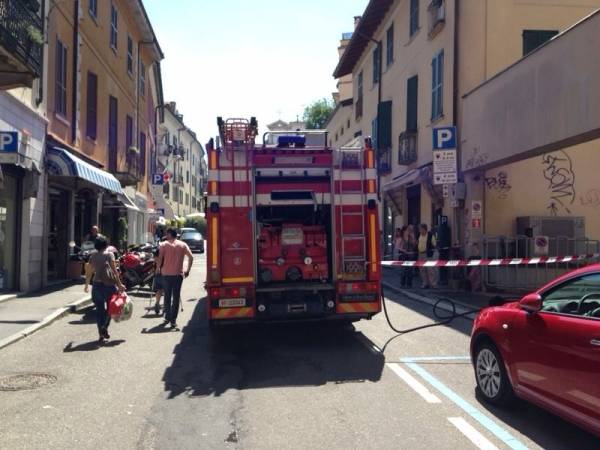 Vigili del fuoco in via Carrobbio  (inserita in galleria)