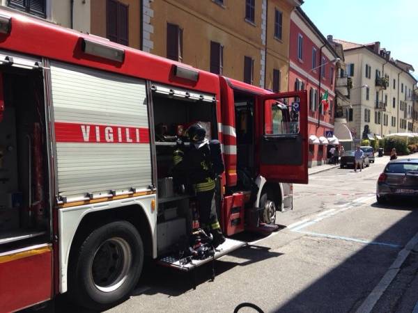 Vigili del fuoco in via Carrobbio  (inserita in galleria)