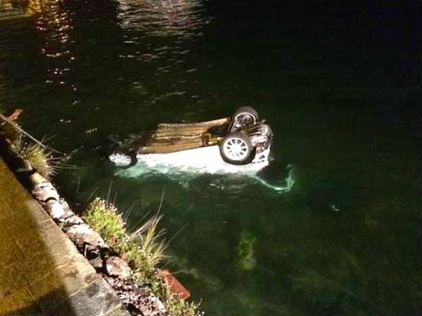 Auto nel lago di Como (inserita in galleria)