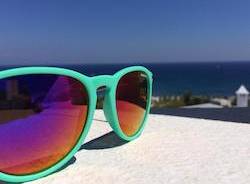 estate occhiali da sole apertura (foto di un lettore Antican Anywhere)