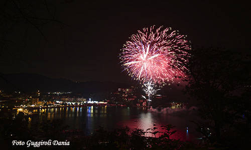 Fuochi a Laveno (inserita in galleria)