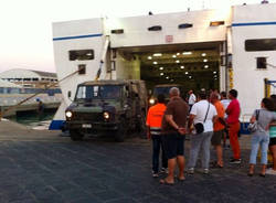 I militari Nato aiutano i migranti (inserita in galleria)