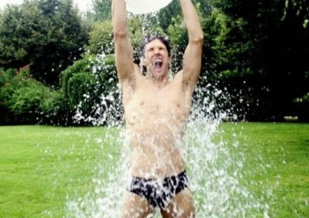 #icebucketchallenge, la "secchiata" di Roberto Bolle