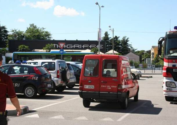 fulmine colpisce ciminiera ex tessitura Mocchetta parco commerciale La Carbonaia