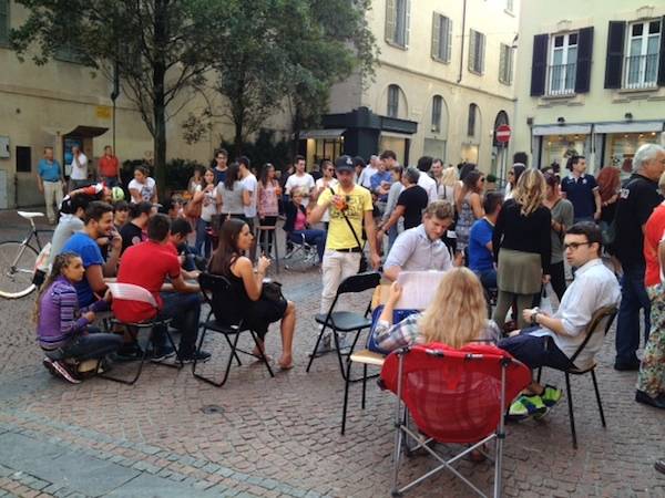In centinaia in piazza, solidarietà a Loca Ubriaca (inserita in galleria)