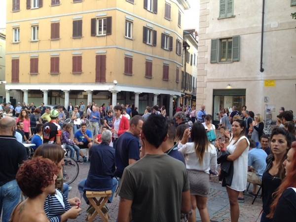 In centinaia in piazza, solidarietà a Loca Ubriaca (inserita in galleria)