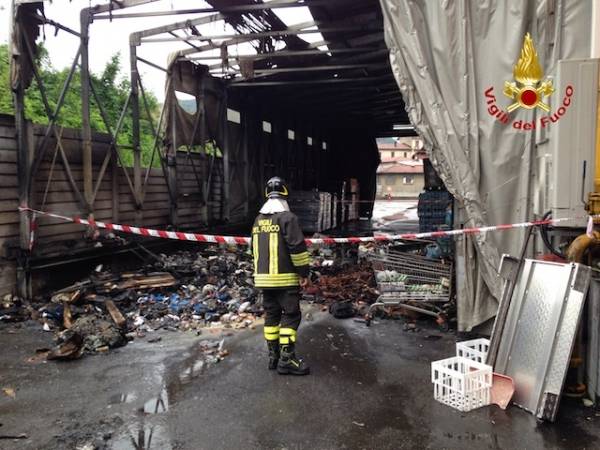 Incendio al supermercato (inserita in galleria)