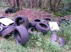 Pneumatici abbandonati in Valganna (inserita in galleria)