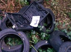 Pneumatici abbandonati in Valganna (inserita in galleria)