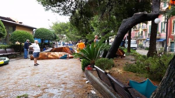 Riviera flagellata dal maltempo (inserita in galleria)