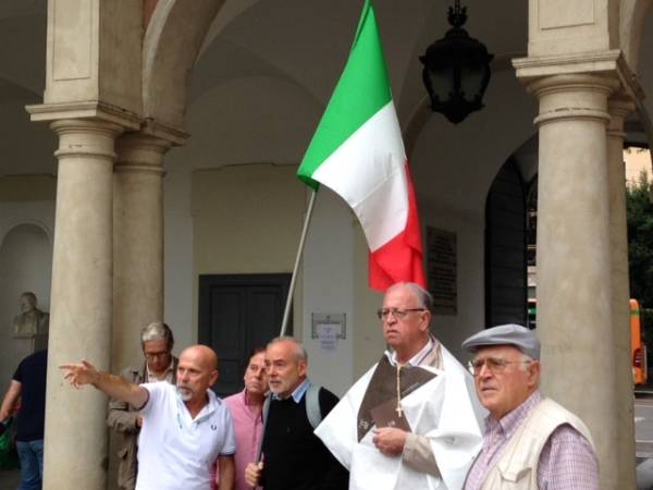 Un presidio per salvare i cipressi (inserita in galleria)