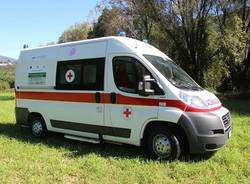 ambulanza cri luino dono comunita montana