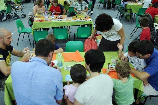 Cassano Magnago invasa dai mattoncini Lego (inserita in galleria)
