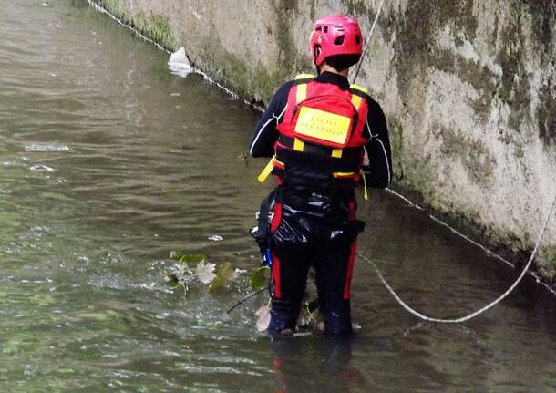 Vigili del Fuoco: recupero skate nel fiume Olona