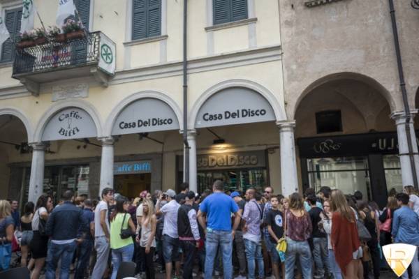 I Club Dogo alla Casa del Disco  (inserita in galleria)