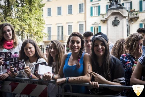 I Club Dogo alla Casa del Disco  (inserita in galleria)