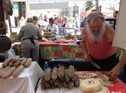 Il mercato di Agrivarese in centro (inserita in galleria)