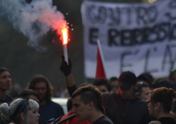 Il Telos in corteo a Saronno (inserita in galleria)