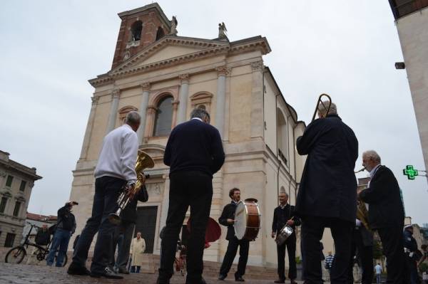 Jazz in piazza a Gallarate (inserita in galleria)