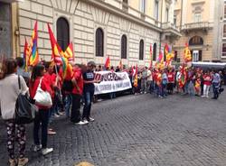 La protesta dei licenziato Meridiana (inserita in galleria)
