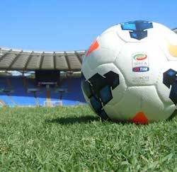 pallone stadio calcio apertura