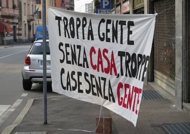 Protesta anti-sfratto a Gallarate (inserita in galleria)