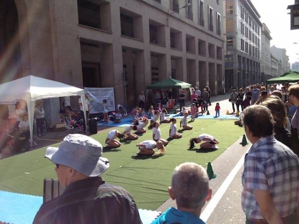 Una domenica a piedi tra mercatini e sport (inserita in galleria)