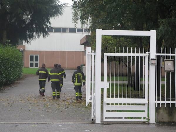 Allagamento alla scuola elementare di Cedrate (inserita in galleria)