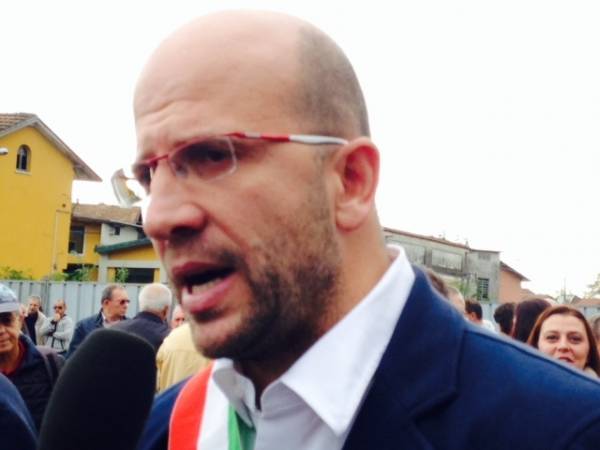 Arcisate-Stabio, la protesta per far ripartire i cantieri (inserita in galleria)