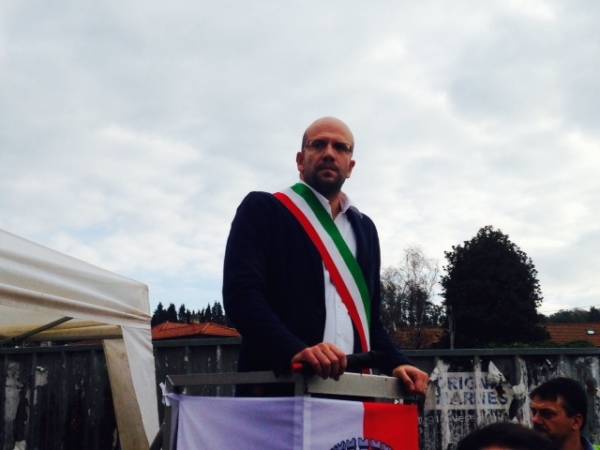 Arcisate-Stabio, la protesta per far ripartire i cantieri (inserita in galleria)