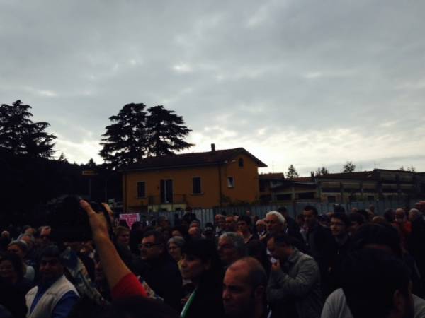 Arcisate-Stabio, la protesta per far ripartire i cantieri (inserita in galleria)