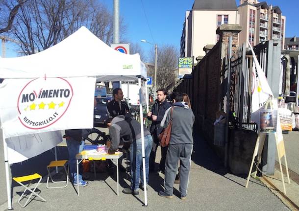 banchetto movimento 5 stelle m5s gallarate