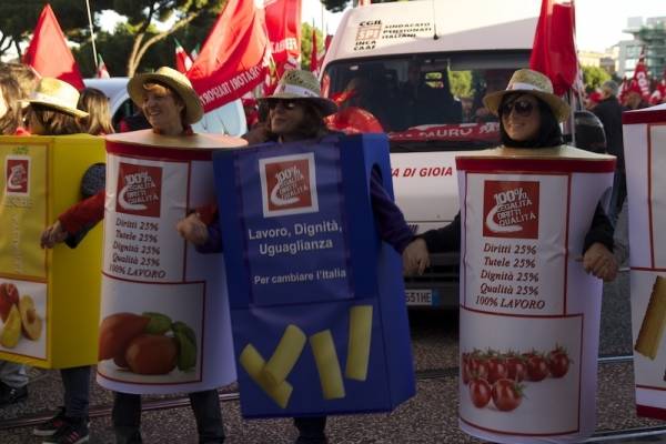 Cgil in piazza a Roma: Il fotoraconto (inserita in galleria)